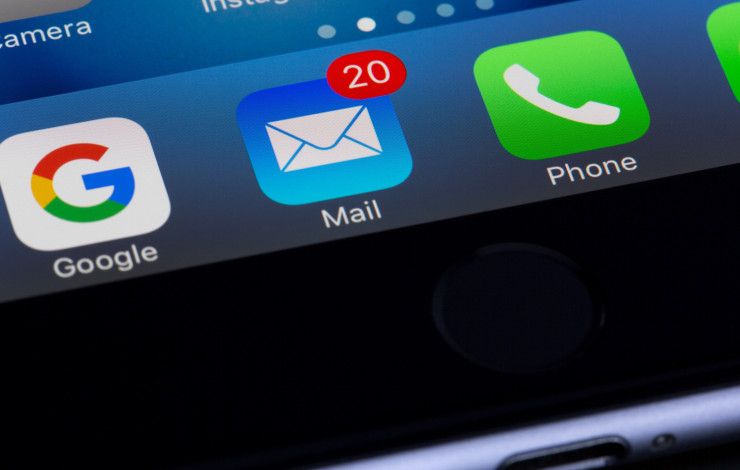 mobile screen with mail icon with notification against it