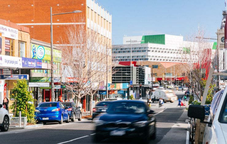 Lonsdale Street cars and road
