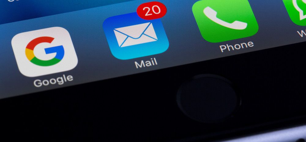 mobile screen with mail icon with notification against it